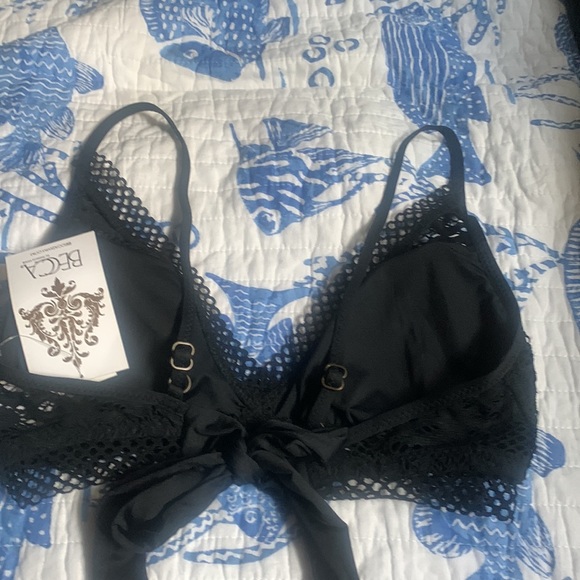 NWT BECCA CAPTURE LACE CROCHET BRALETTE BIKINI TOP (BLACK) - Picture 7 of 16
